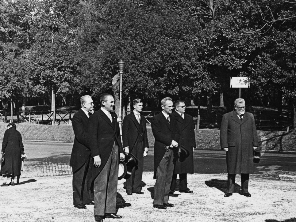 Roma, Pincio, Monumento a Goethe: 29 ottobre 1936, anniversario dell'arrivo di Goethe a Roma il 29 ottobre 1786: Hoppenstedt; Prinz zu Schaumburg-Lippe; Horn e altri.
