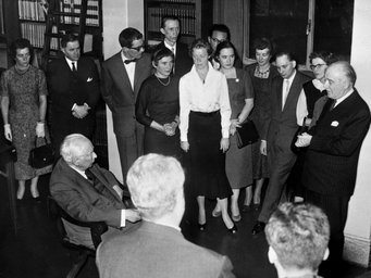 Rome, November 23, 1957, German President Theodor Heuss visits the Bibliotheca Hertziana (seated on the left, opposite of Franz Graf Wolff Metternich). Rome, November 23, 1957, German President Theodor Heuss visits the Bibliotheca Hertziana (seated on the left, opposite of Franz Graf Wolff Metternich).