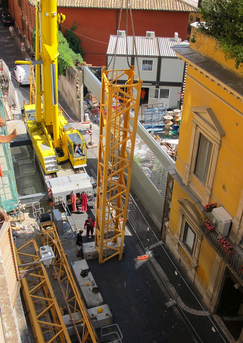 Disassembly of the tower crane