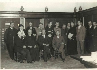 Direttori dei vari Istituti scientifici in Roma, ca. 1930 (Archiv DHI Rom, Bestand S4, Nr. 9) Direttori dei vari Istituti scientifici in Roma, ca. 1930 (Archiv DHI Rom, Bestand S4, Nr. 9)