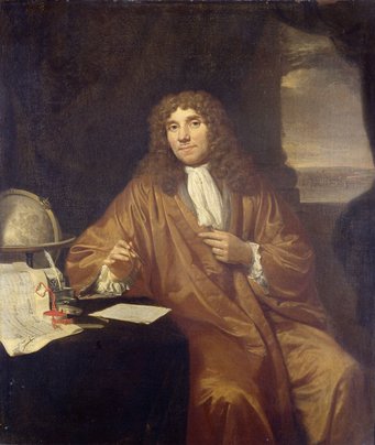 Jan Verkolje, Antoni van Leeuwenhoek, 1680–1686. Oil on canvas. 56 x 47,5 cm. Amsterdam, Rijksmuseum. A seated figure in a brown robe with a globe and documents on the table.