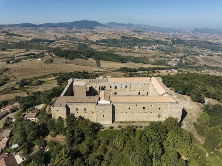 Lagopesole, Burg, Haupthof, Nordflügel (Foto: Kai Kappel)