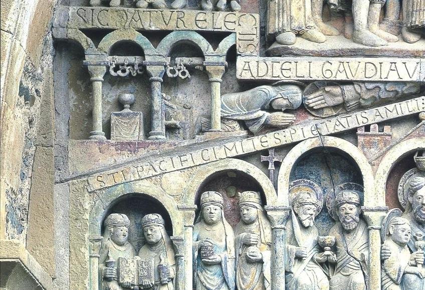 Detail des Weltgerichtstympanons über dem Westportal der Abteikirche von Conques, um 1100, Conques-en-Rouergue Detail of the Last Judgment tympanum above the western entrance of the abbey church of Conques, around 1100, Conques-en-Rouergue