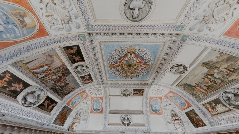 Digital partial reconstruction of the original decorative scheme of Villa Lante al Gianicolo, combining photogrammetric mesh models of the now-empty gran sala&nbsp;of Villa Lante and the frescoes stored at the Hertziana (view 1). March 2026 state