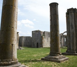 Interrupted Architectures: Unfinished Medieval Buildings between Failure and 'Open Work' (11th-14th century) Interrupted Architectures: Unfinished Medieval Buildings between Failure and 'Open Work' (11th-14th century)