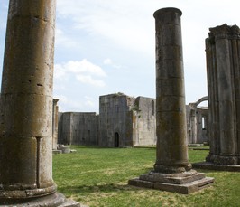 Interrupted Architectures: Unfinished Medieval Buildings between Failure and 'Open Work' (11th-14th century)