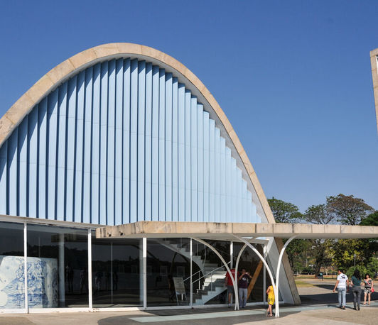 Neobaroque Modern: Oscar Niemeyer and the Construction of a Brazilian Identity Neobaroque Modern: Oscar Niemeyer and the Construction of a Brazilian Identity